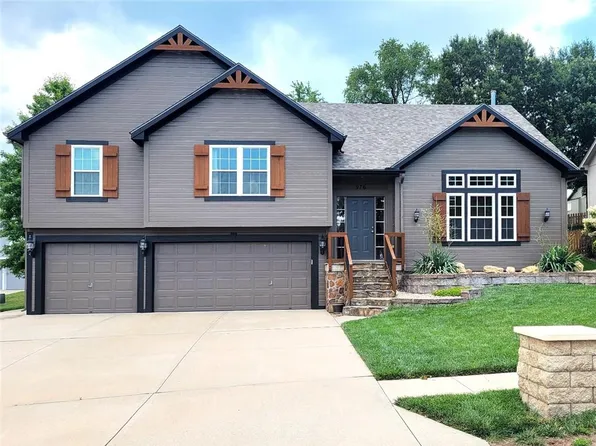 976 Holly Dr, Liberty, MO 64068