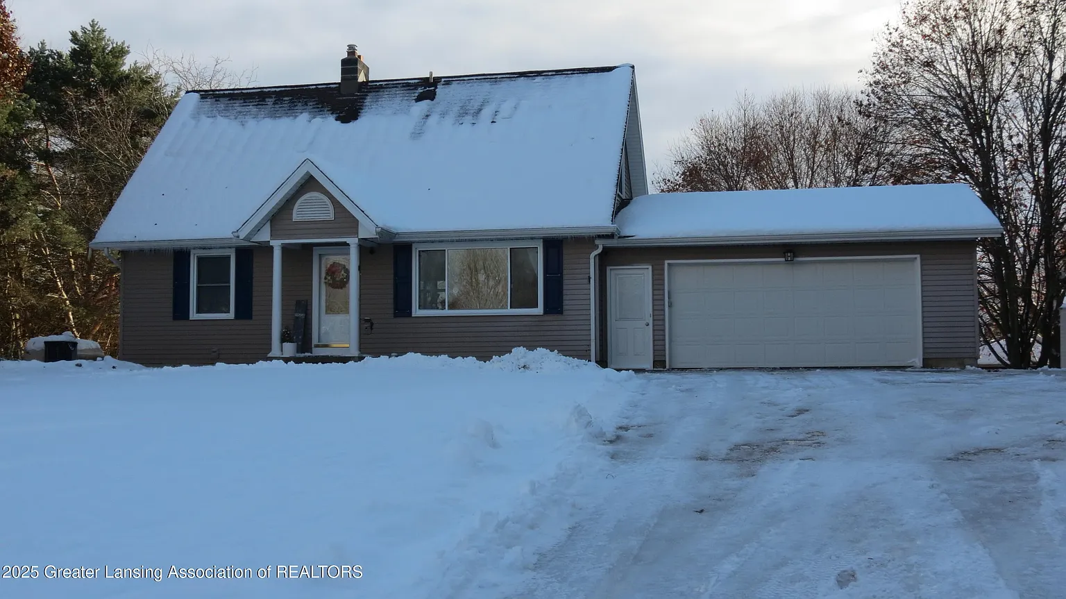 2327 W Taft Rd photo 1
