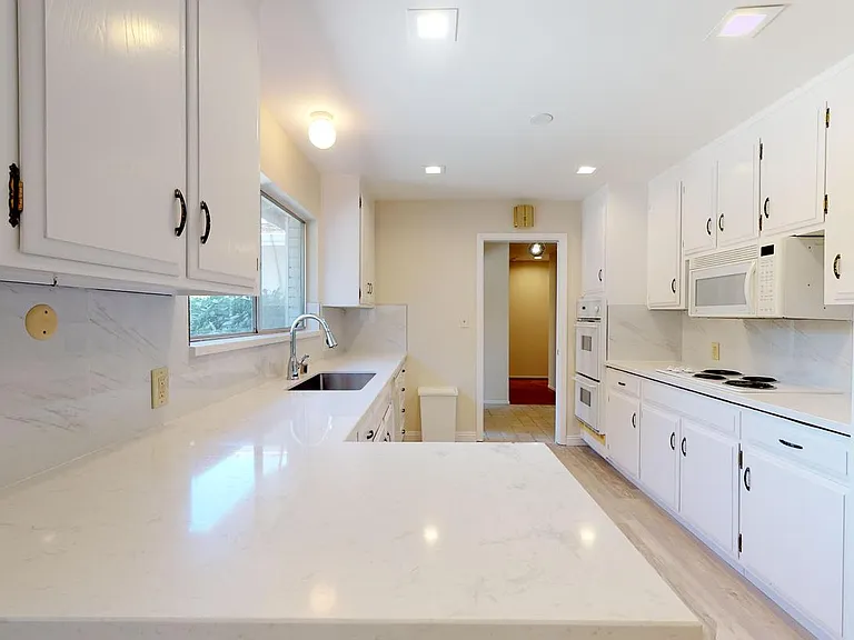 1233 Levin Ave — Photo 3