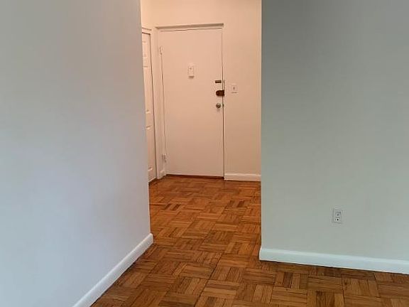 3rd image of 3033 New Mexico Ave NW