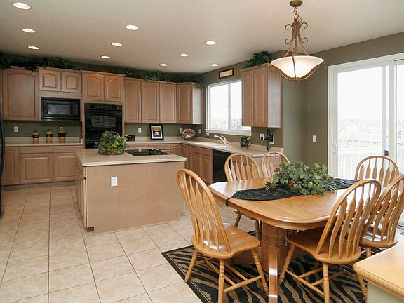 Huge kitchen, double ovens, huge pantry, great views