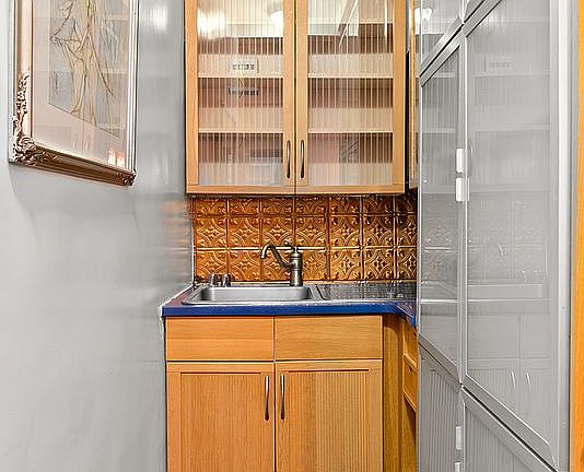 4th image of 200 W 54th St #10A