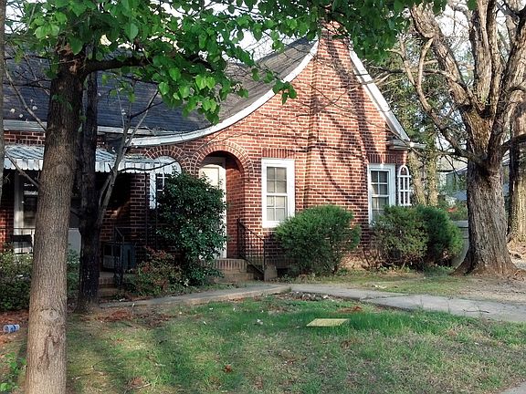 3rd image of 202 E Lake Dr