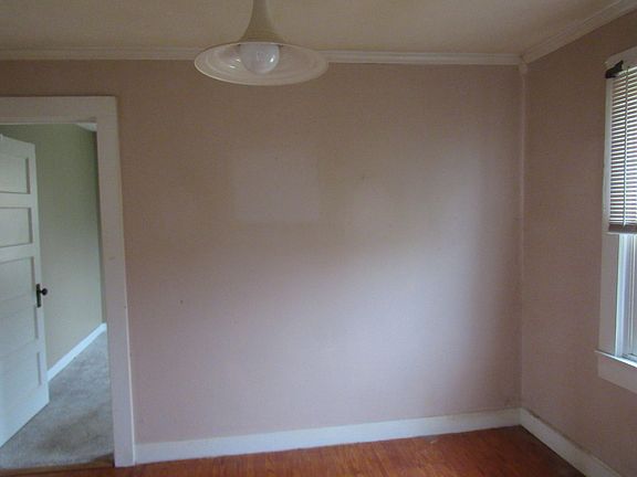 5th image of 302 Oakdale St