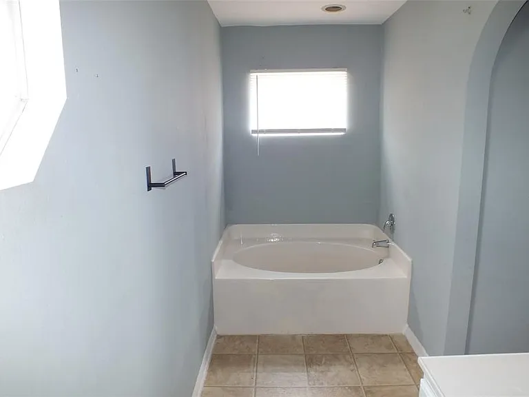 437 Fish Hawk Dr — Photo 3