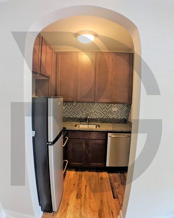 1st image of 550 W Arlington Pl APT 305