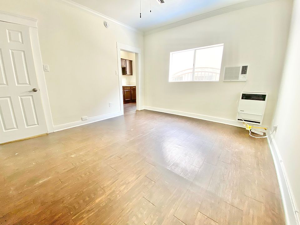 2nd image of 4348 Lockwood Ave APT 4