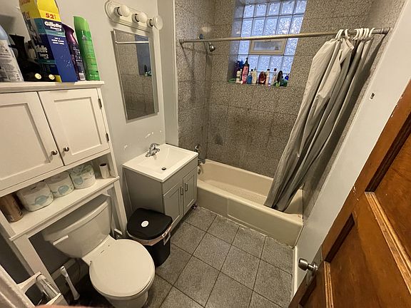 3rd image of 4645 N Broadway St #2