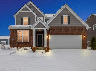 2436 Parkshore Dr, Commerce Township, MI