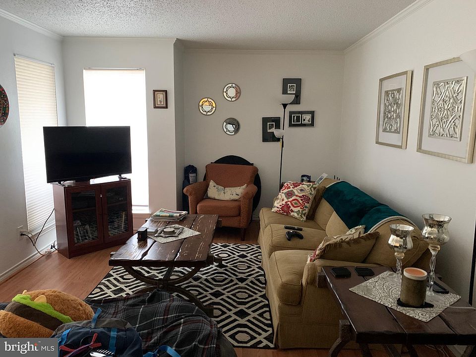 2nd image of 1534 Lincoln Way APT 102