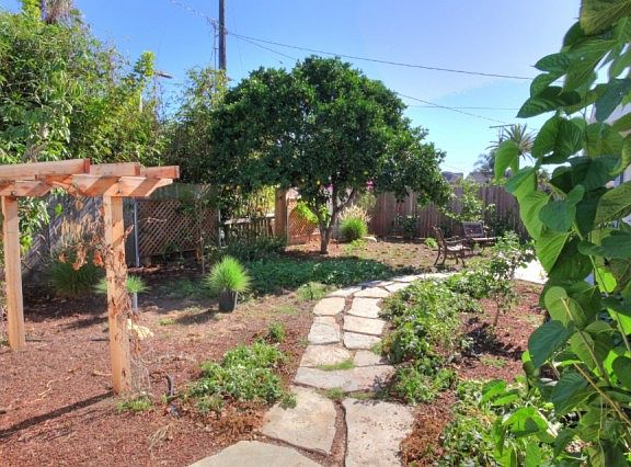 3rd image of 1207 Del Mar Ave