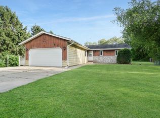 827 Newark Dr E, West Bend, WI 53090