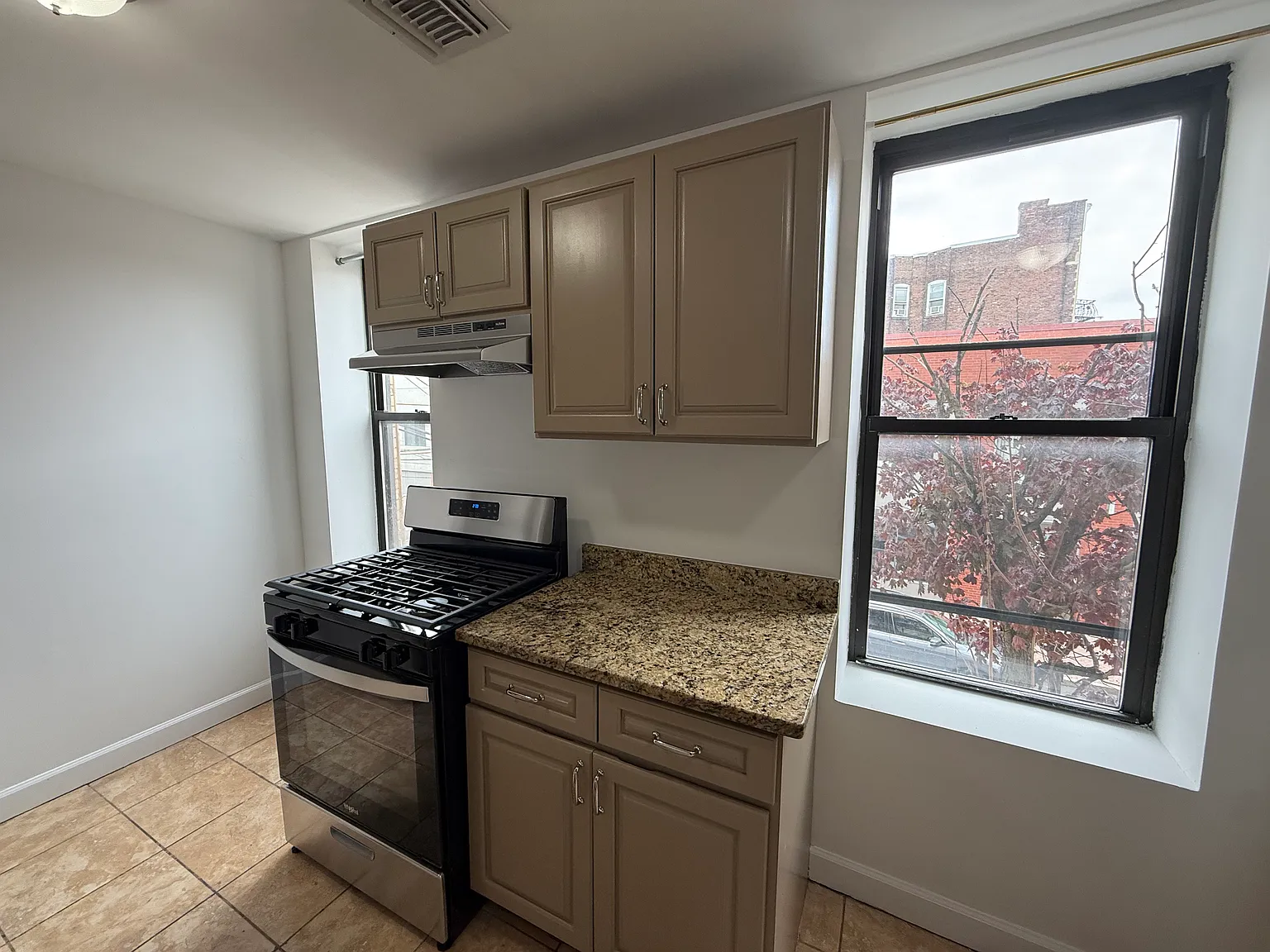 3 bed, $2,375 — Photo 4