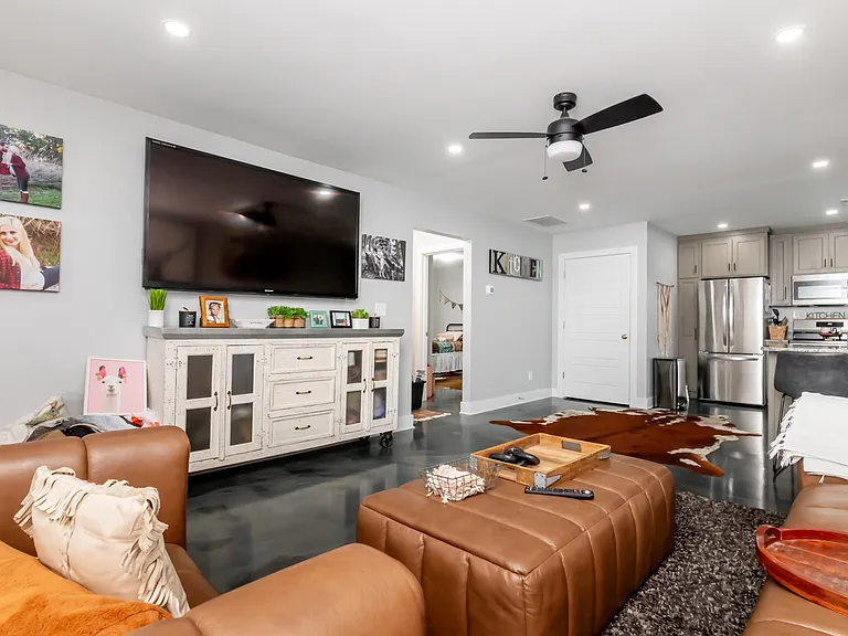 1422 E Elm St #2 — Photo 7