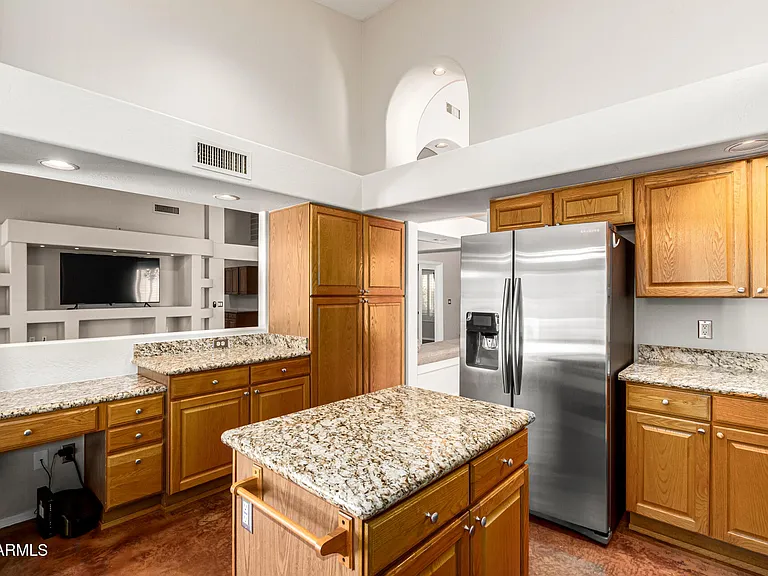 4704 E Hearn Rd — Photo 15