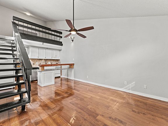 4th image of 715 Peach St #4