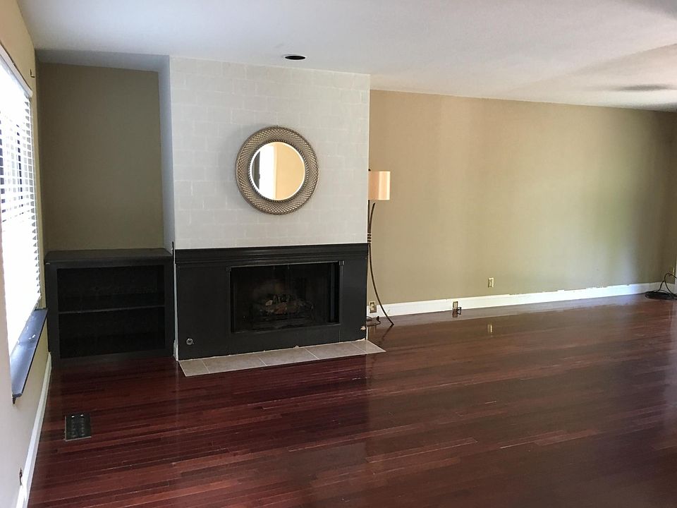 1st image of 106 Palmer Dr #106