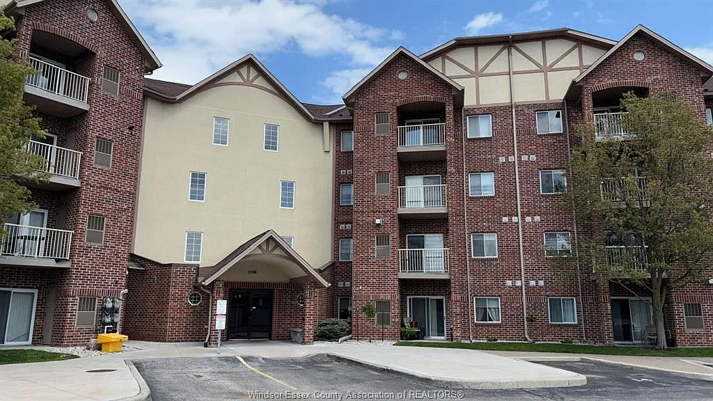 Building Photo - 3160 Wildwood Dr #320