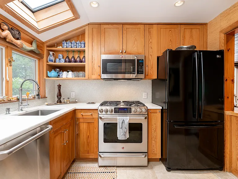 529 Peconic Bay Blvd — Photo 12