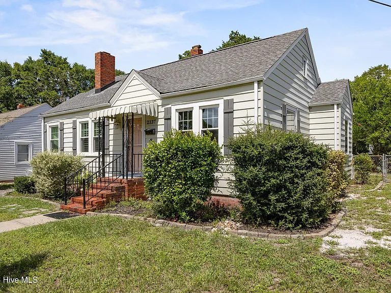 2137 Jackson St — Photo 2