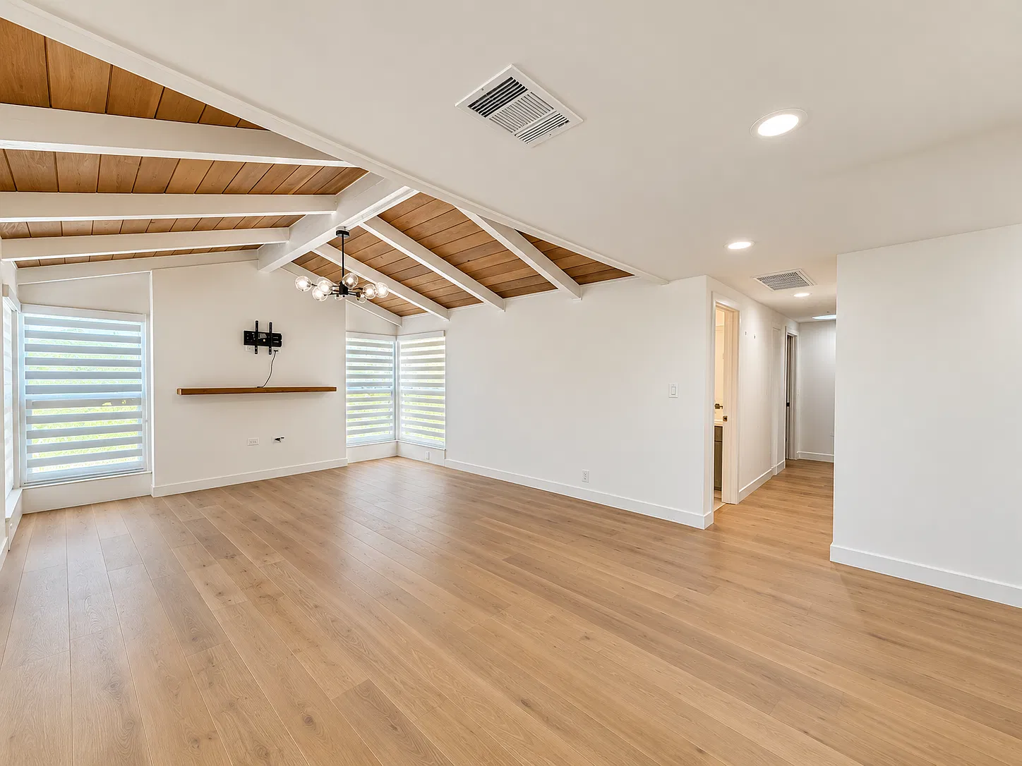 3 bed, 1571 sqft, $5,200 — Photo 4