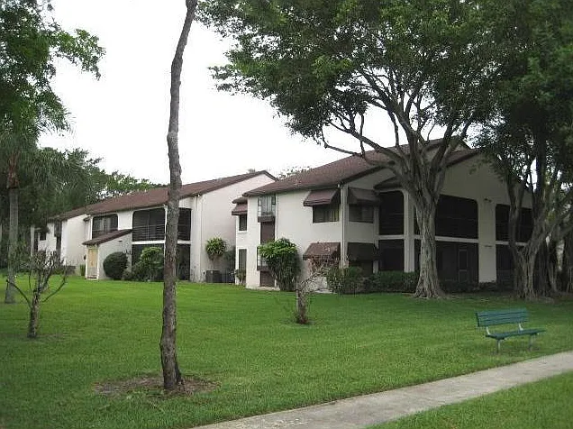 Building unit on first floor