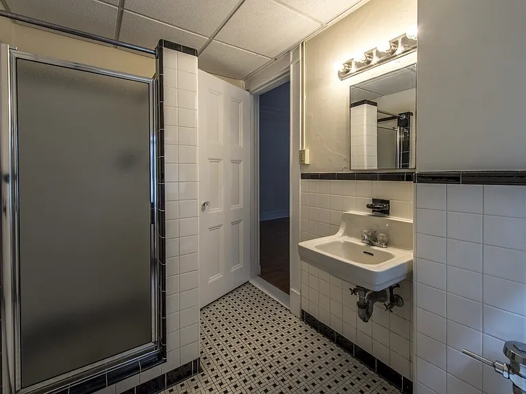 172 Boylston St #101 — Photo 3