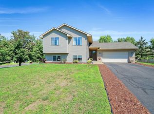 23631 Cardinal Ct, Hampton, MN 55031