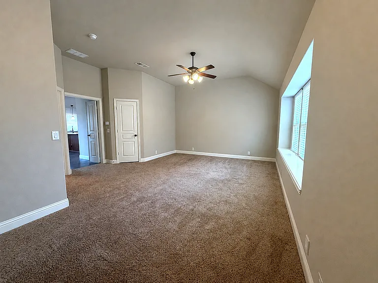 1109 Abbey Ln — Photo 12