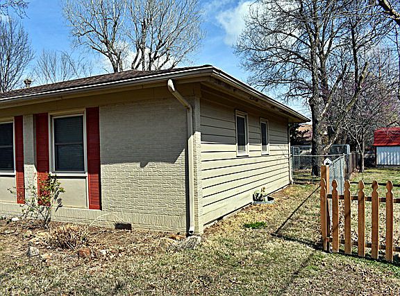 4th image of 813 Lakeview Dr