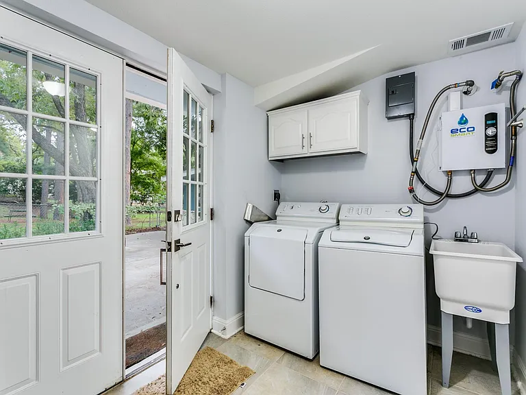 N Shorewood Dr — Photo 22