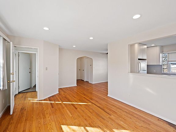 5th image of 302 5th Ave