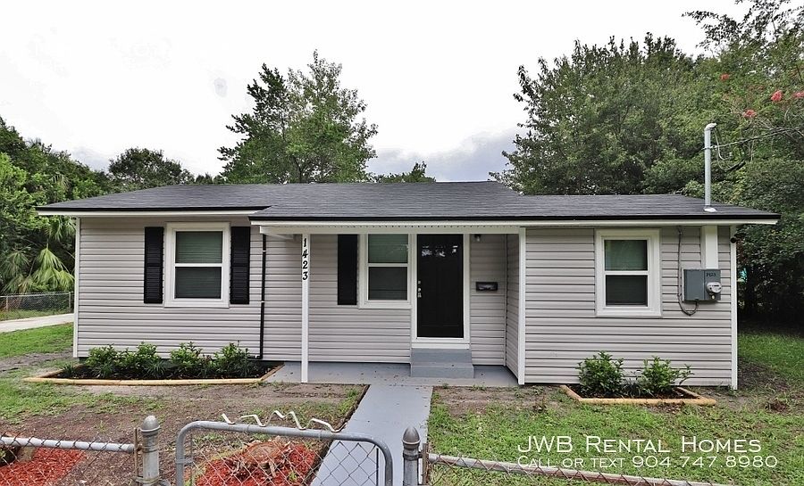 1st image of 1423 Royal Court Ln