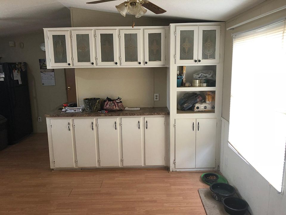 Huge eat in kitchen