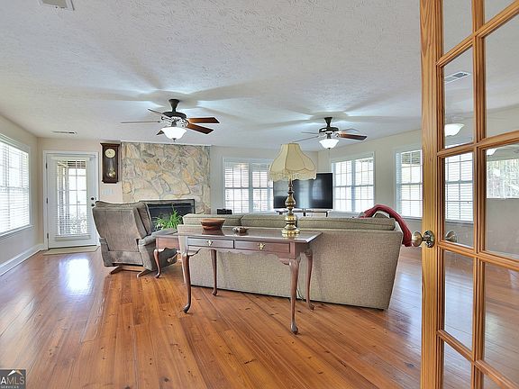 3rd image of 1166 B St