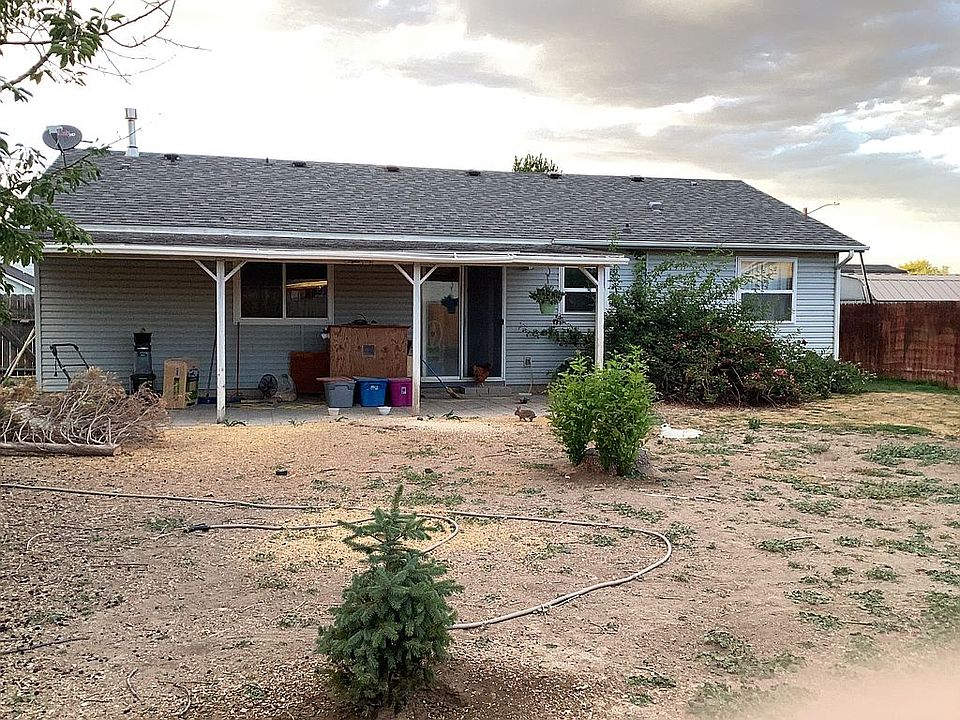 2nd image of 520 Meadowlark St