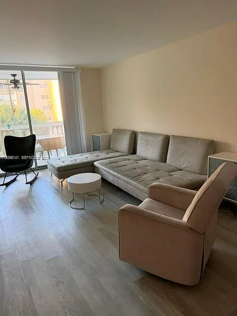 Meadowbrook Condo Apts Bl — Photo 2