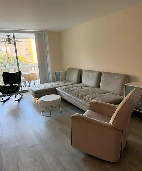 901 NE 14th Ave #305 — Photo 2