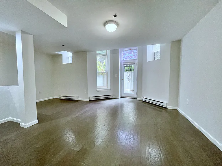 19 Queensberry St #B — Photo 3