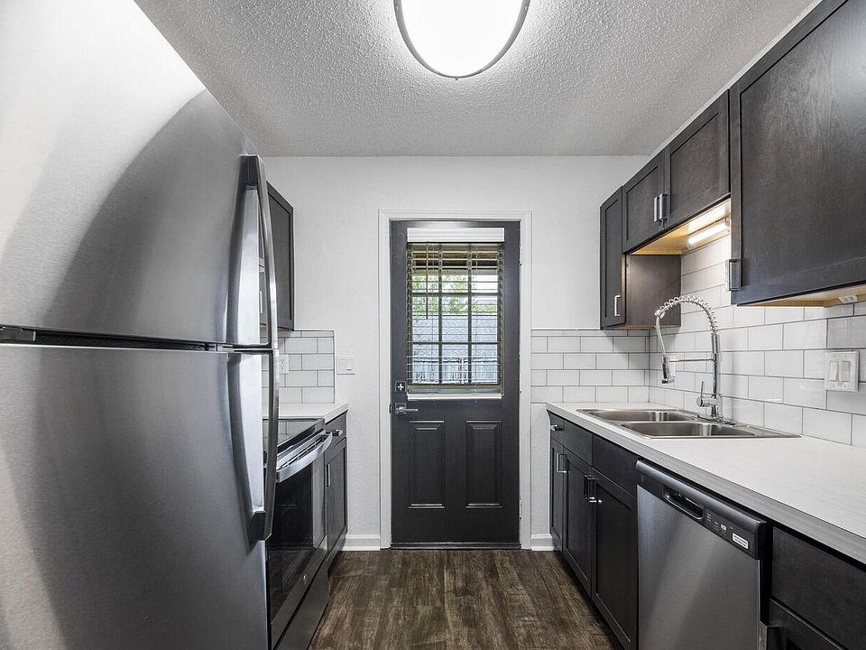 1st image of 2316 Creekside Ct #2316