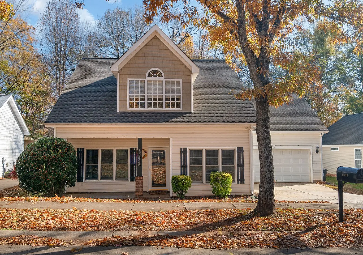 Charming 3 bed 2.5 bath Home in Huntersville! — Photo 1