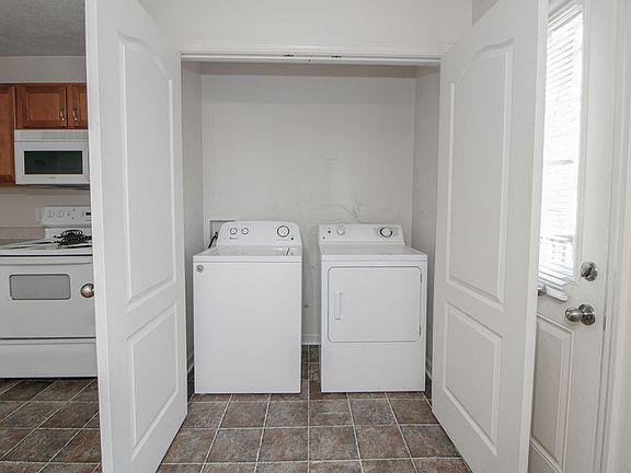 5th image of 916B Charlotte St