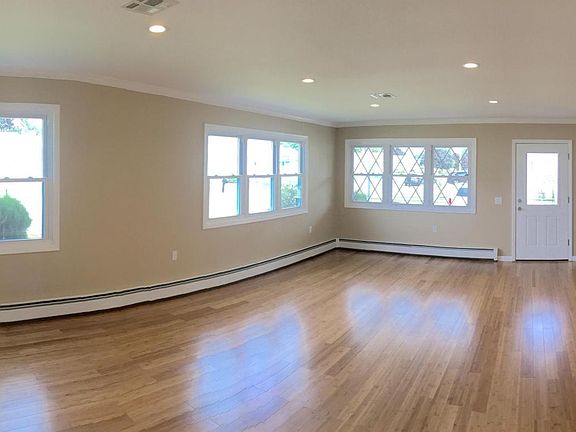2nd image of 382 Port Royal Dr