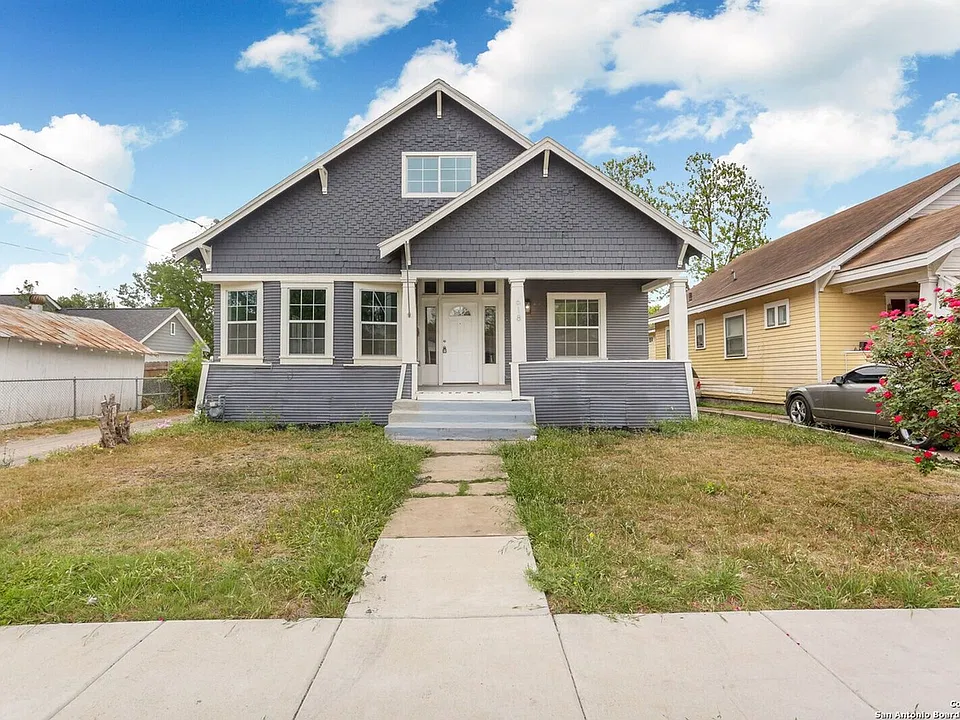 618 Saint James