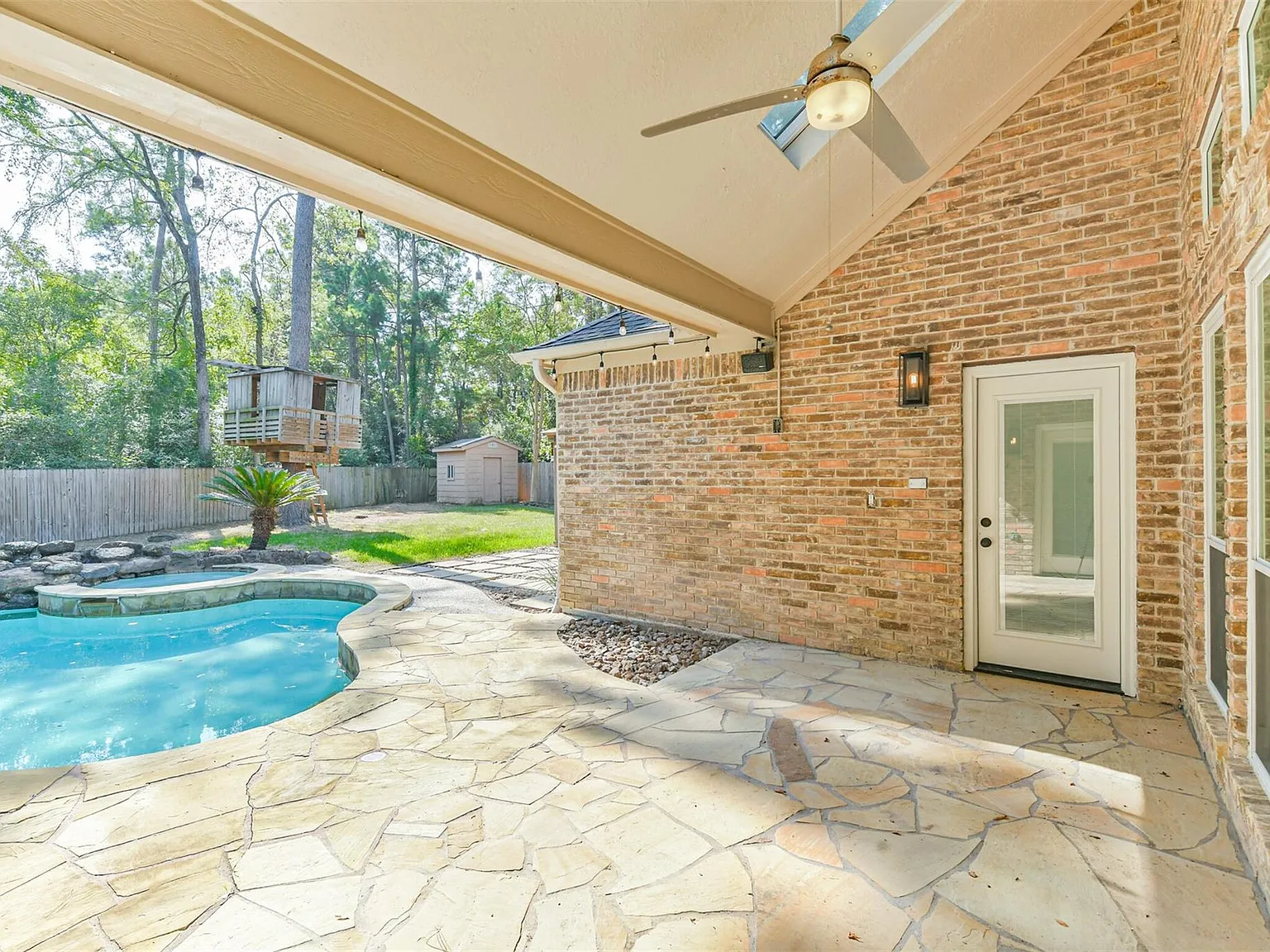3 bed, 2.5 bath, 2723 sqft, $4,300 — Photo 4