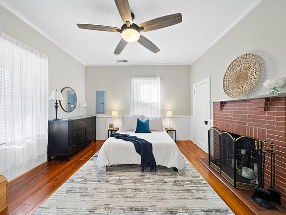 4th image of 605 Polk St