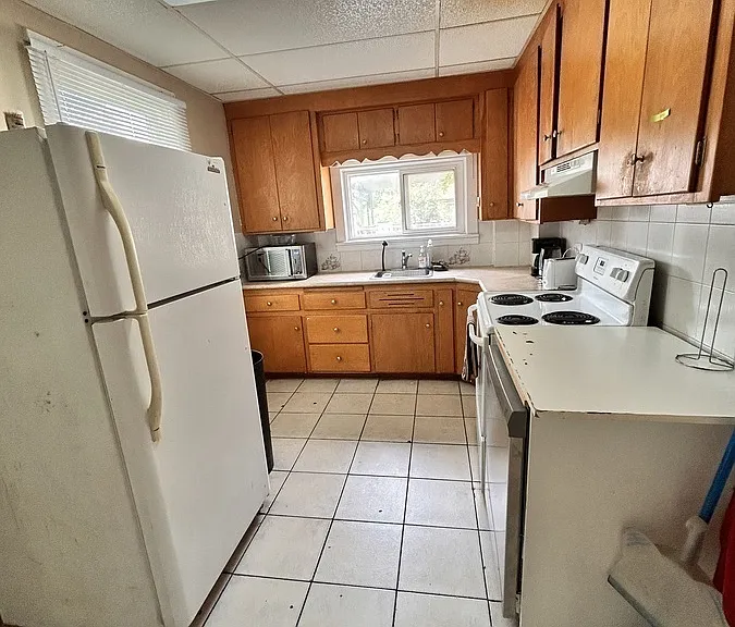 32 Broadway Ave — Photo 5