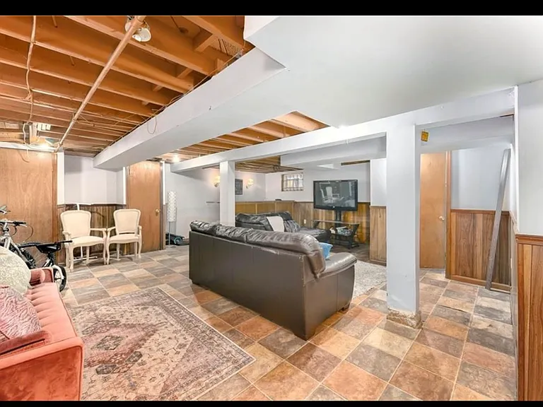 5643 Olive St — Photo 15