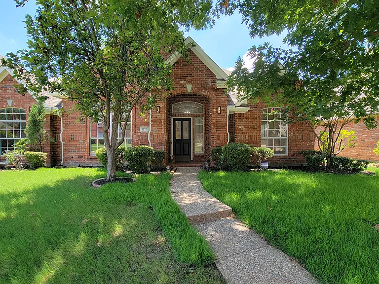 9726 Windy Hollow Dr — Photo 1