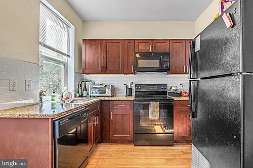 1724 Monument St Photo 1